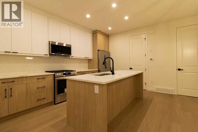 Photo du bâtiment - 1512-1521 21 Ave NW