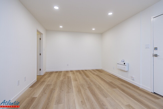 Building Photo - 555 S 10th St