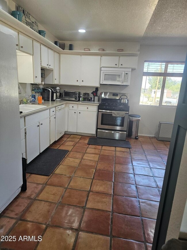 Foto del edificio - 4321 E Gardner Rd