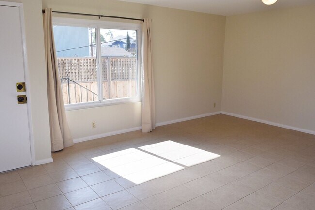 Foto del edificio - Upstairs 2BR/1BA North Park Apt with Assig...
