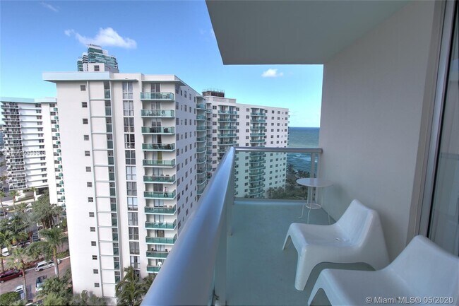 Building Photo - 3901 S Ocean Dr  14W Hollywood Fl 33019