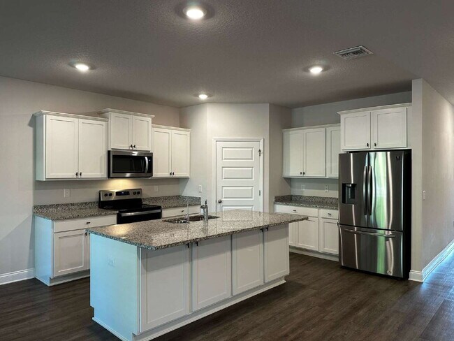 Foto del edificio - Beautiful 4Bed/2Bath New home on Panama Ci...