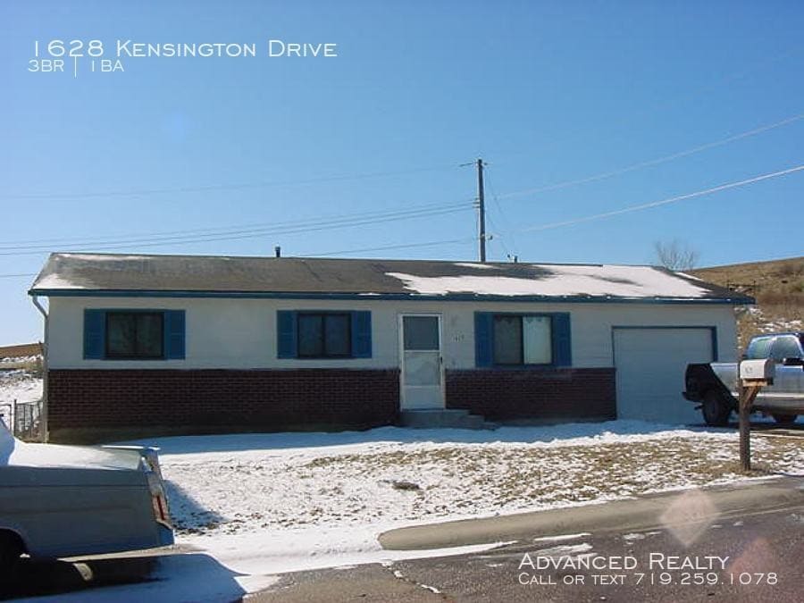 3 Bedroom House in Stratmoor Valley House Rental in Colorado Springs