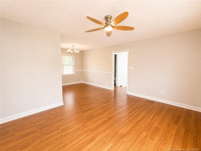 Foto del edificio - 1506 Swainey Ave