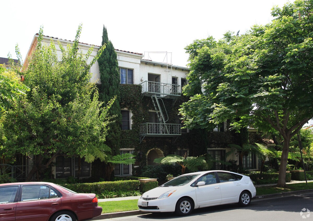 Building Photo - 128 S Camden Dr