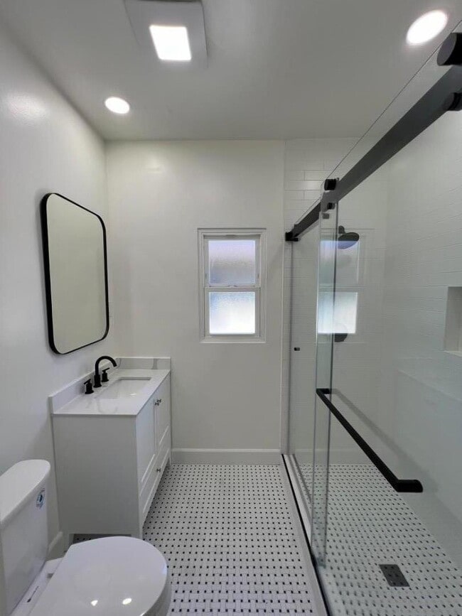 Building Photo - 1217 Capuchino Ave