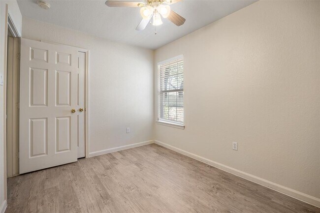 Foto del edificio - 21513 Pershing Ave