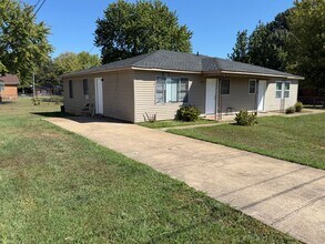 Building Photo - 470 Dianne Dr