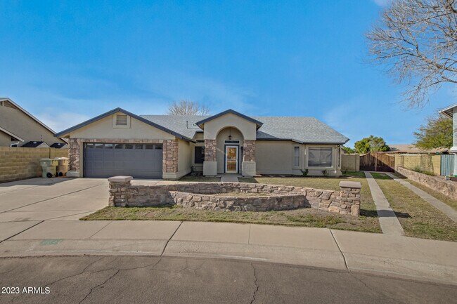 Building Photo - 8844 W Cavalier Dr