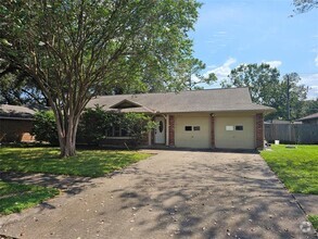 Building Photo - 805 Regency Dr