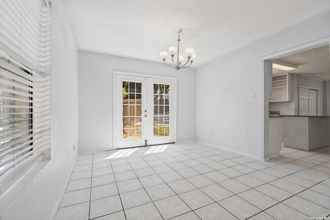 Building Photo - 5230 Ebony Dr