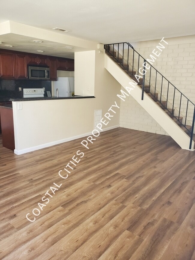 Building Photo - 2429 College Ln