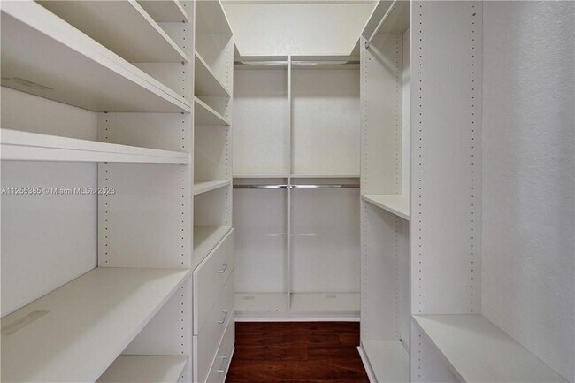 Foto del edificio - 6732 W Sample Rd