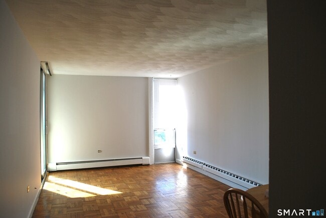 Building Photo - 87 Glenbrook Rd
