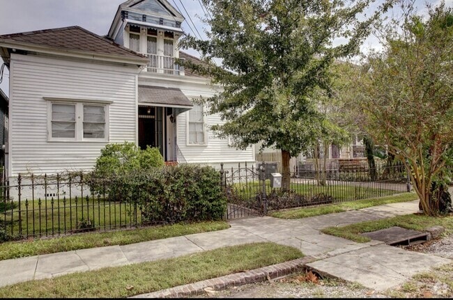 Building Photo - 821 Bordeaux St
