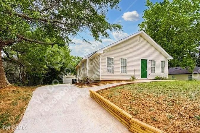 Primary Photo - 4 br, 2 bath House - 1367 Railroad Ave