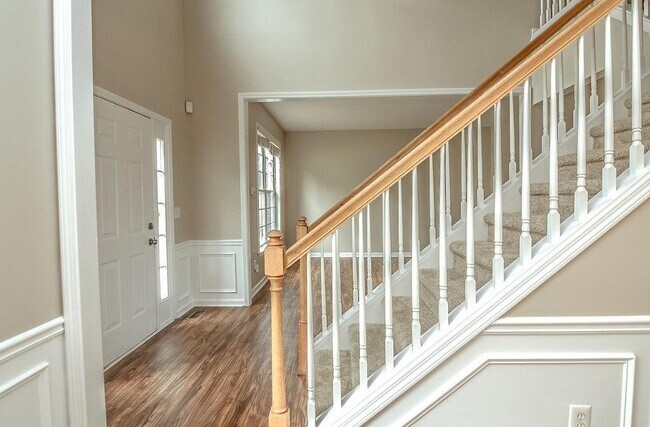 Building Photo - 2630 Myrtlewood Ln NW