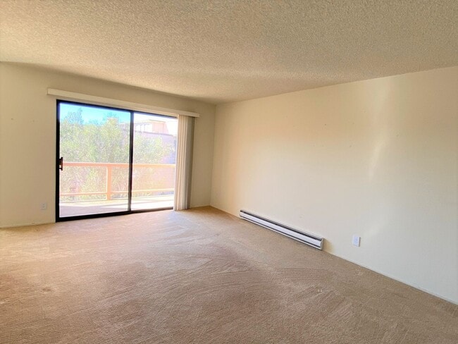 Building Photo - One Bedroom Condo Available in Watergate Community/Emeryville!