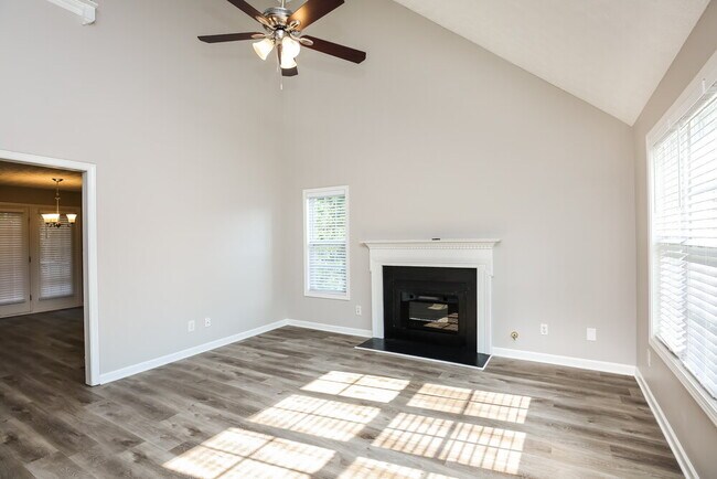 Foto del edificio - 252 Hillcrest Ridge