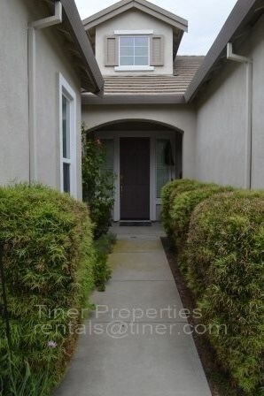 Building Photo - Luxurious 4 Bedroom Natomas Home w/Pond!