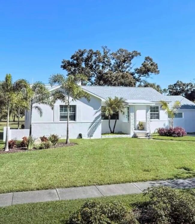 Building Photo - 175 Almedo Way NE
