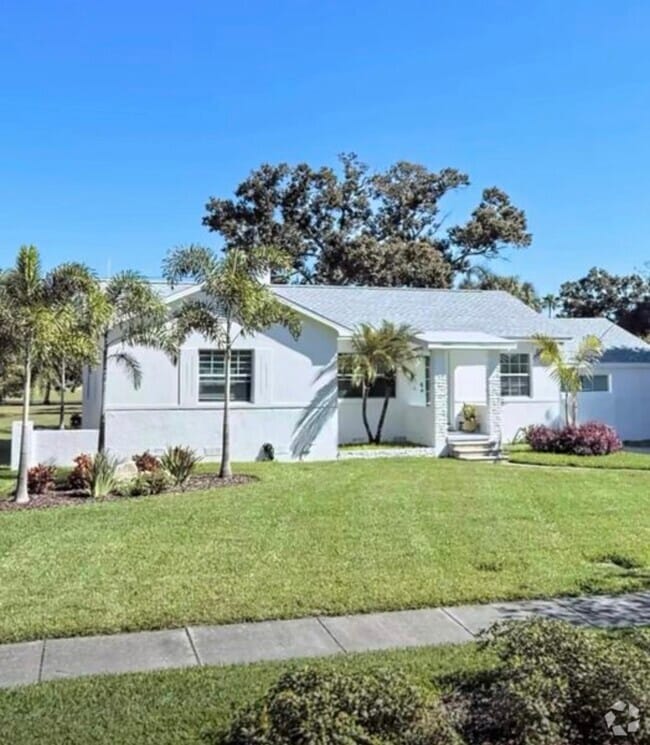 Building Photo - 175 Almedo Way NE