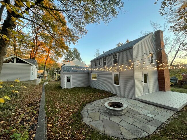 Foto del edificio - 206 Eastwood Ave