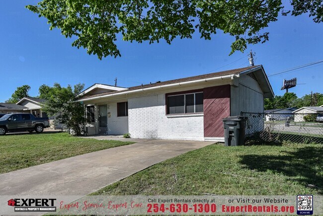 Building Photo - Home in Killeen feels like new!