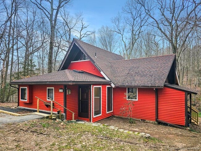 Building Photo - 1725 Great Hill Rd