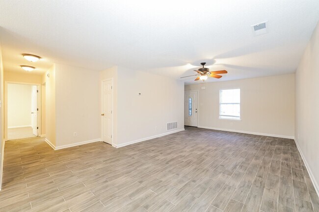 Foto del edificio - 4793 Northwood Hills Dr