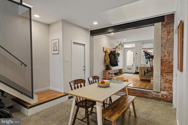 Foto del edificio - 2332 E Fletcher St