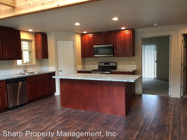 Building Photo - 25 Westpointe Dr