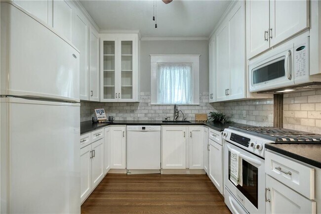 Foto del edificio - 815 E 31st St