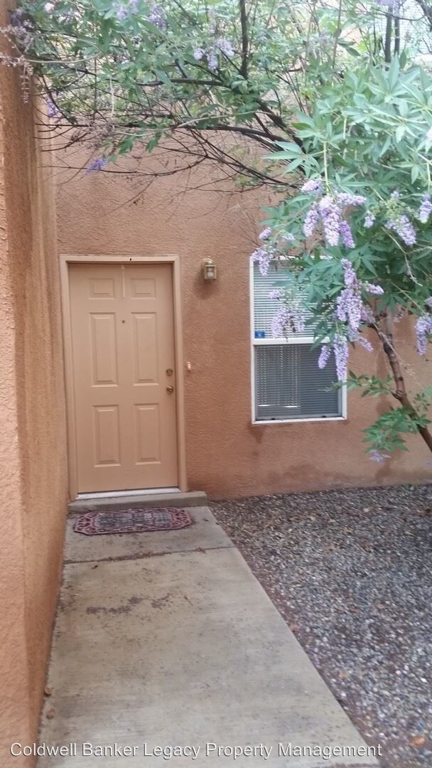 Building Photo - 3 br, 2.5 bath House - 516 KALLY CT NE