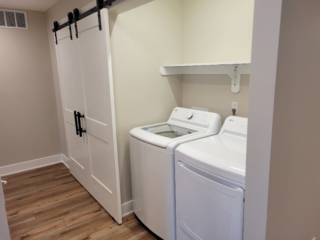 Foto del edificio - 4977 W 16th St