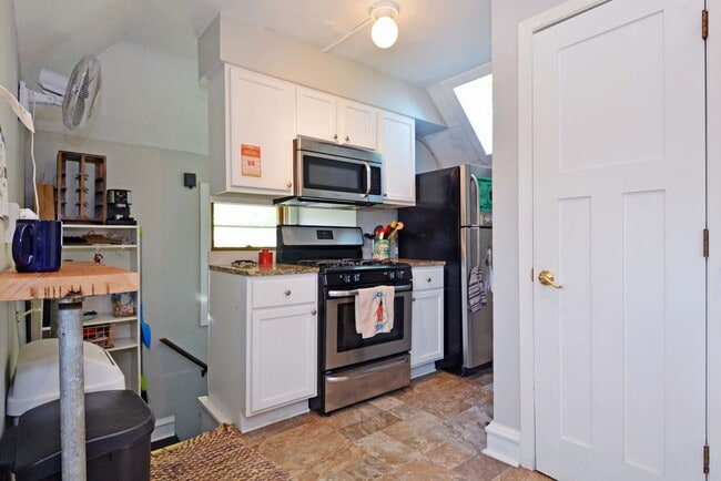 Building Photo - 1920 1st Ave S