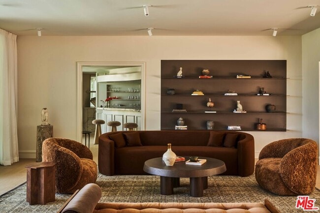 Building Photo - 1865 Loma Vista Dr