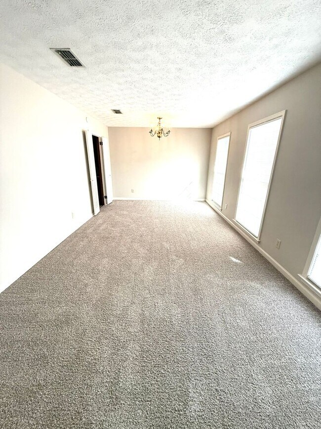 Foto del edificio - ** 3 bed 2 bath located off Vaughn Road ** Call 334-366-9198 to schedule a self tour