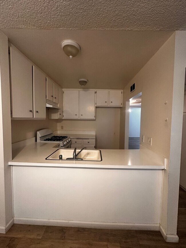 Foto del edificio - 2200 Cedro Ct