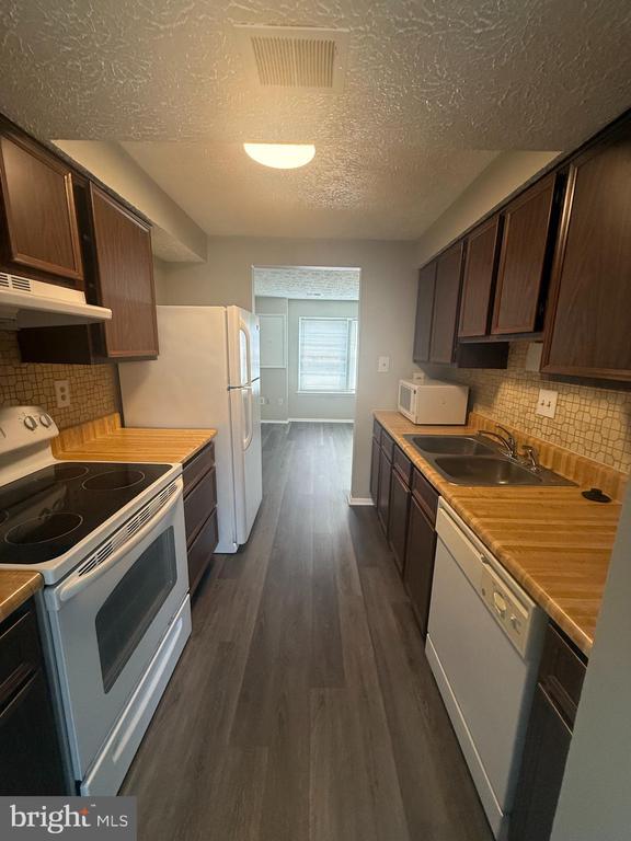 Building Photo - 5752 Charstone Ct