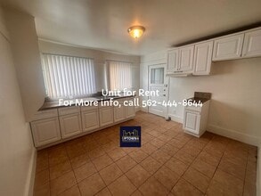 Building Photo - 1205 1/2 Tamarind Ave