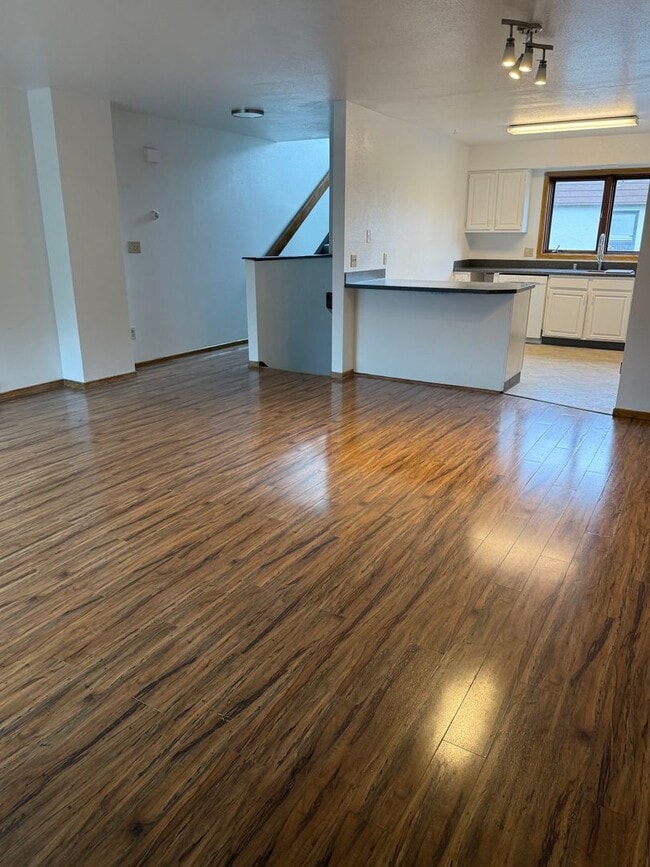 Building Photo - West Anchorage| END UNIT | 3BR 2.5BA | Gar...
