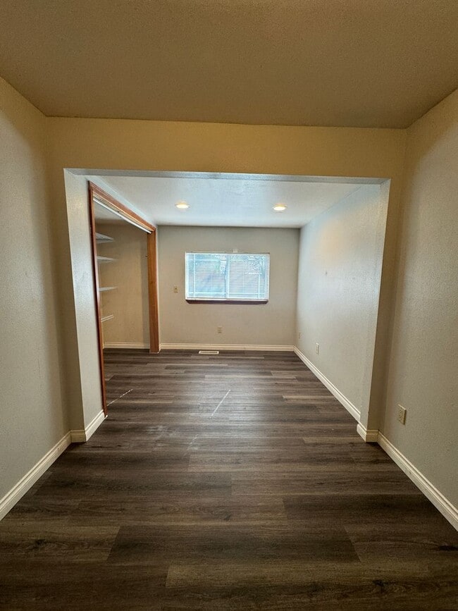 Foto del edificio - Non-Refundable & Security Deposit Total: $1450.00