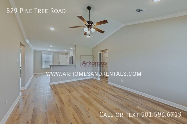 Foto del edificio - 829 Pine Tree Rd