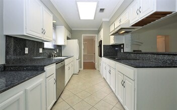 Building Photo - 2315 Eaglerock Dr