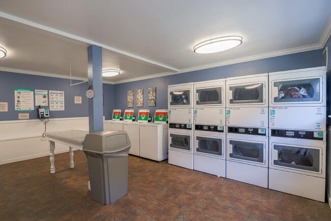 Foto del interior - Parkview Poway Apartments | Comfortable Li...