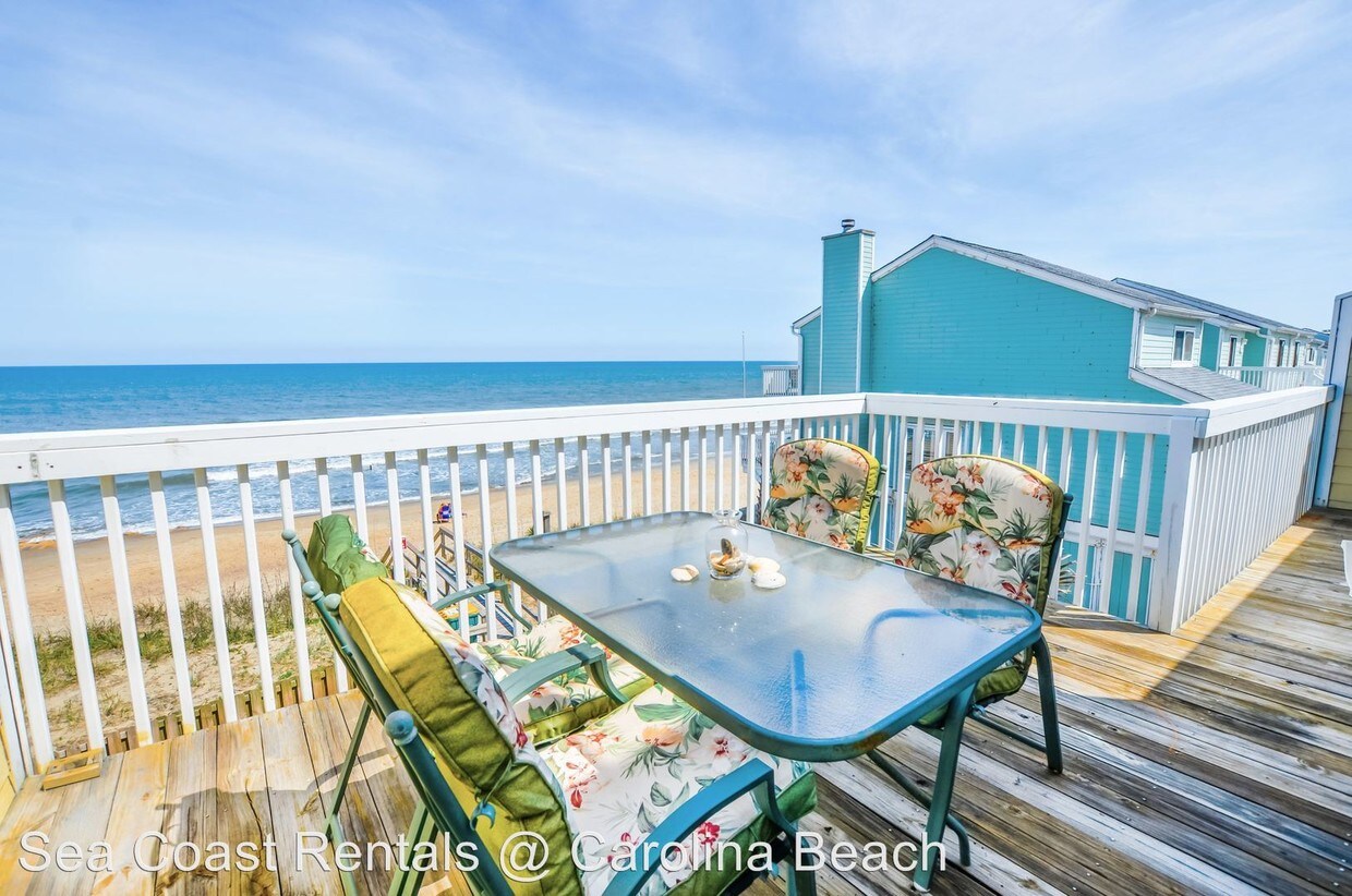 1403 Sand Dollar Ct, Kure Beach, NC 28449 Room for Rent in Kure Beach