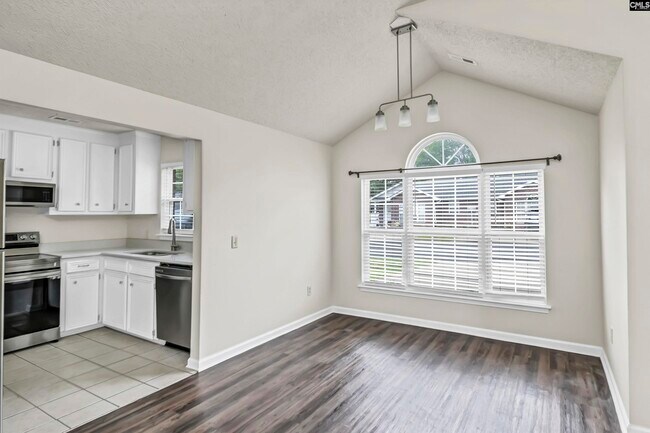 Building Photo - 105 Hutto Hill
