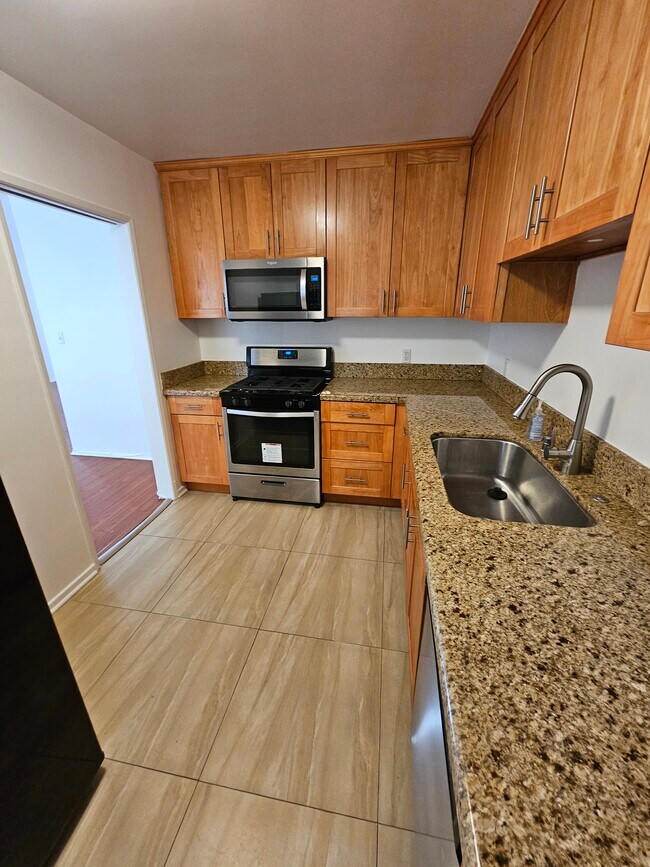 Foto del edificio - 525 N Flores St