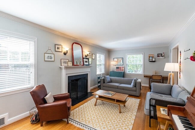 Building Photo - 3 Bedroom 3.5 Bathroom - AU Park Colonial ...